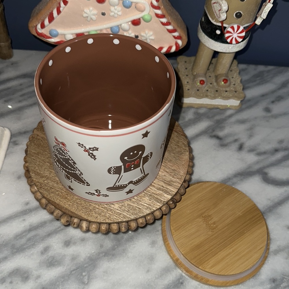 Gingerbread man canister - Picture 3 of 3